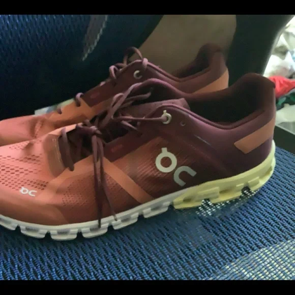 On running men’s shoes size 9/9.5/10/10.5 On Running Men main image 4